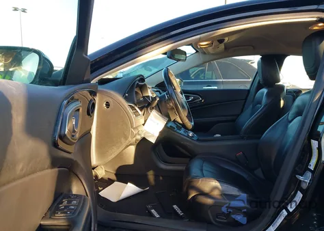 2015 Chrysler 200 C z USA, uszkodzony, nr VIN 1C3CCCCG8FN515536